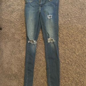 perfect condition levi ripped jeans!